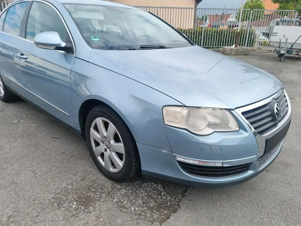 Usata VW Passat 140 CV (102 kW) 2005 Blu Berlina