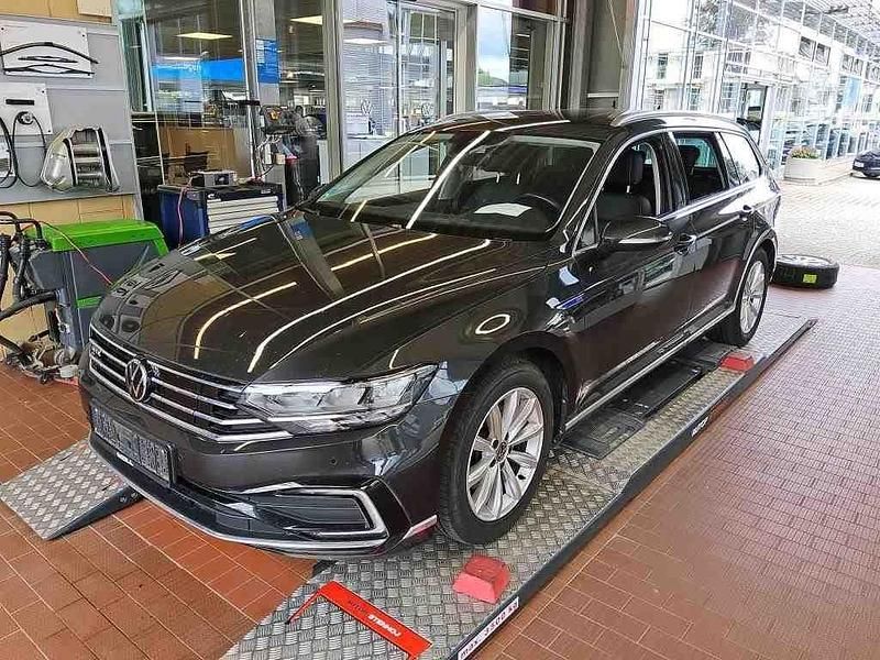 Grau Gebraucht 2022 VW Passat GTE Kombi | 21.950 € (Fairer Preis) - Bild 1/4