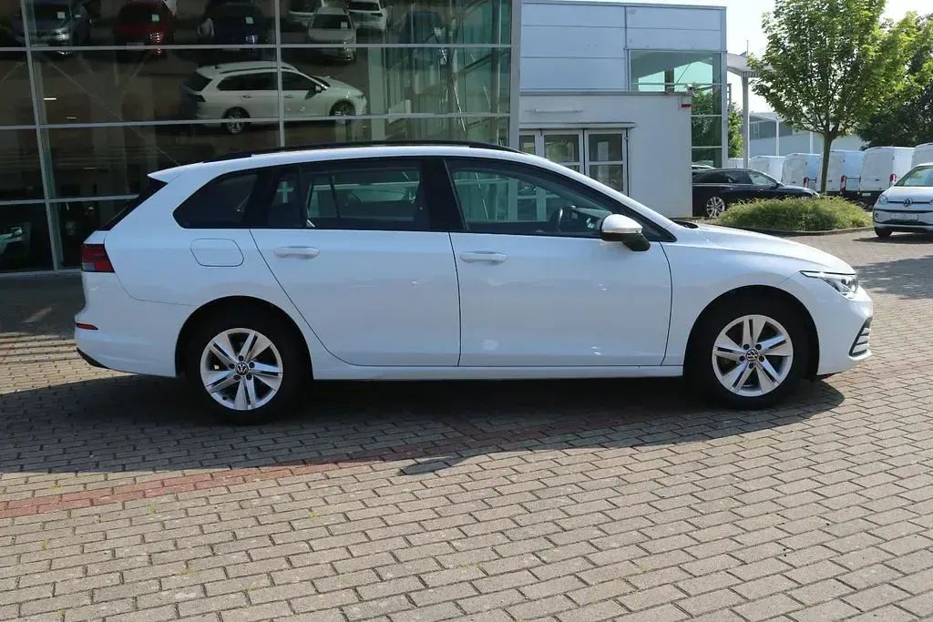 Gebraucht VW Golf VIII Life 116 PS (85 kW) 2022 Weiß Kombi