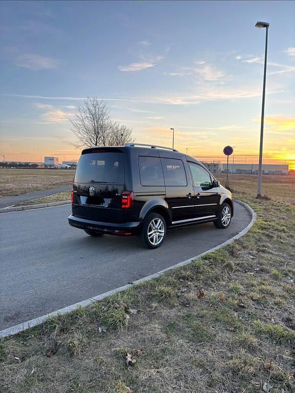 Gebraucht VW Caddy Highline 150 PS (110 kW) 2017 Schwarz Van / Kleinbus