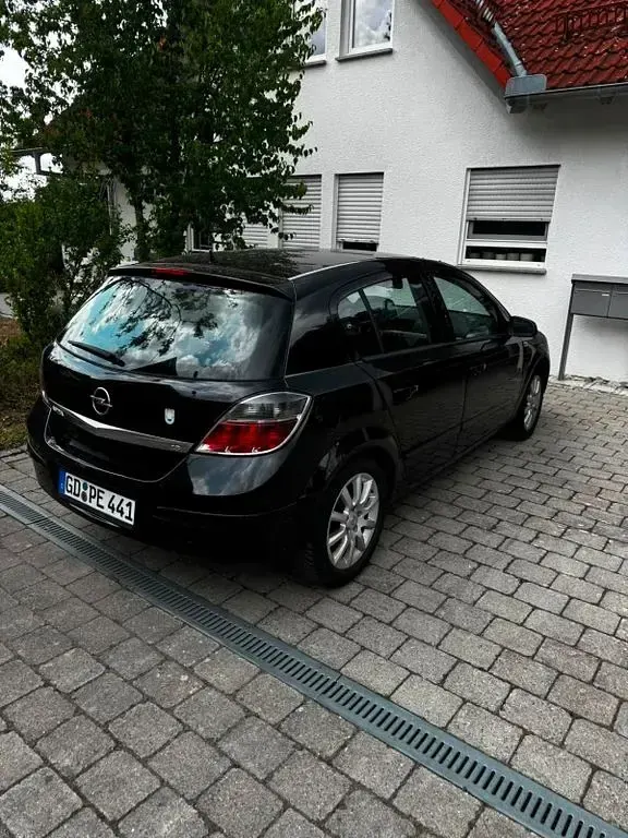 Gebraucht Opel Astra 116 PS (85 kW) 2008 Schwarz Limousine