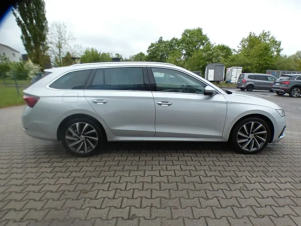 Gebraucht Skoda Octavia Style 150 PS (110 kW) 2022 Stribrna brilliant/ brilliants Kombi