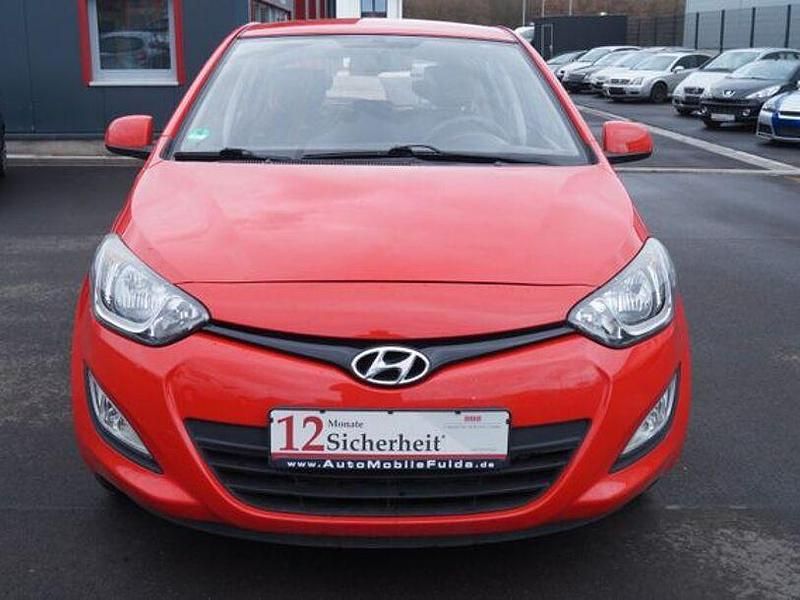 Gebraucht Hyundai i20 Edition 130 PS (95 kW) 2013 Rot Kleinwagen
