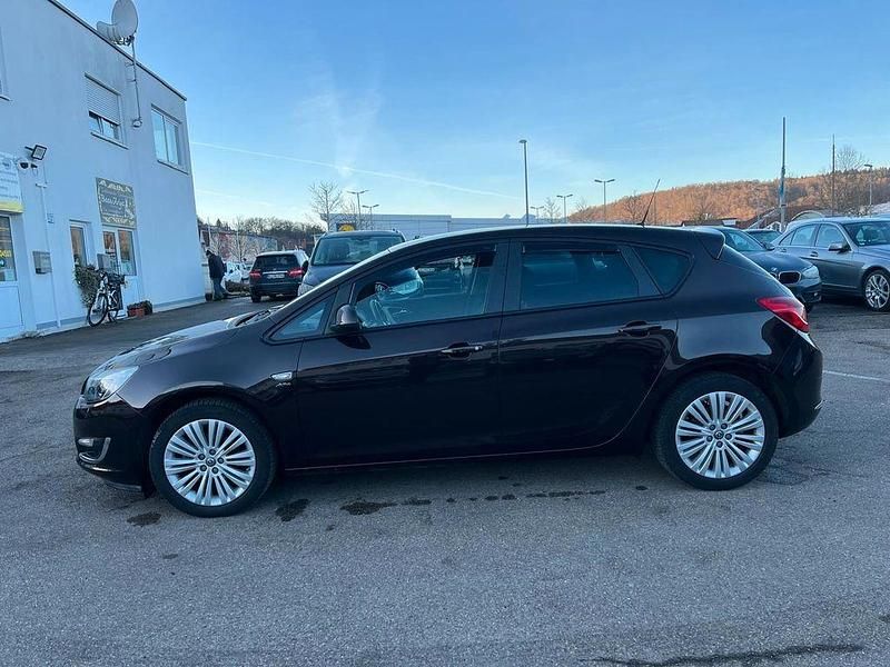 Gebraucht Opel Astra Active 101 PS (74 kW) 2013 Braun Limousine