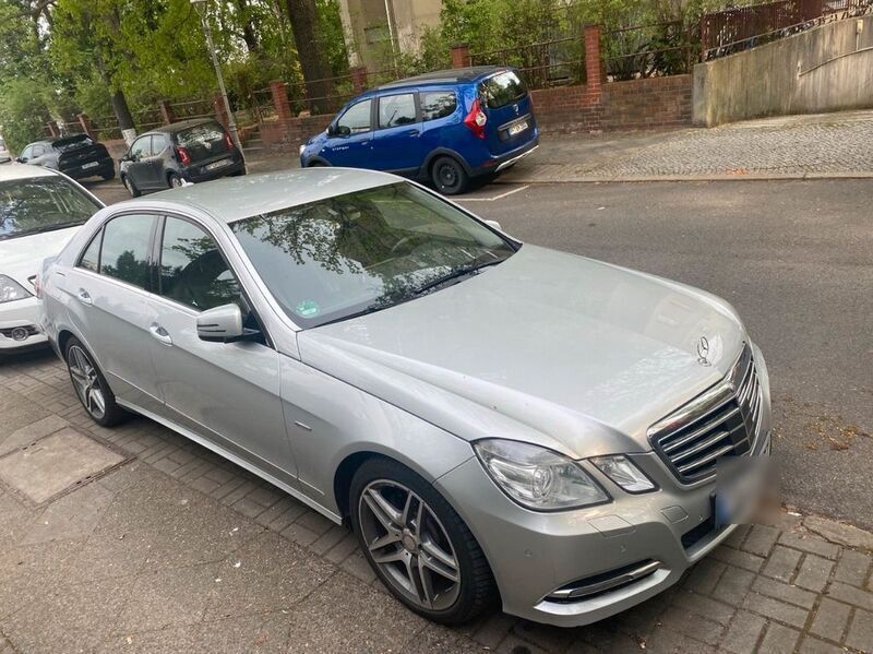 Schwarz Gebraucht 2011 Mercedes 350 Limousine | 14.500 € (Superpreis) - Bild 1/4