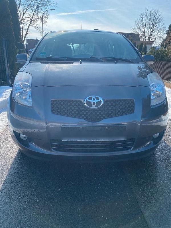 Silber Gebraucht 2008 Toyota Yaris Kleinwagen | 3.499 € (Fairer Preis) - Bild 1/4