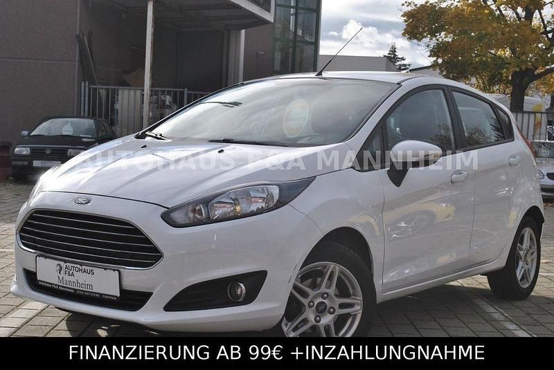 Weiß Gebraucht 2014 Ford Fiesta Trend Kleinwagen | 5.490 € - Bild 1/4
