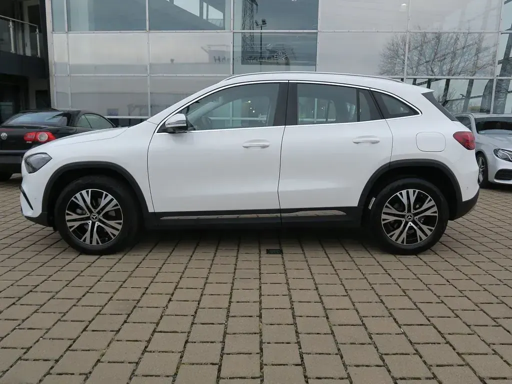 Gebraucht Mercedes GLA200 Progressive 163 PS (119 kW) 2025 Weiß SUV