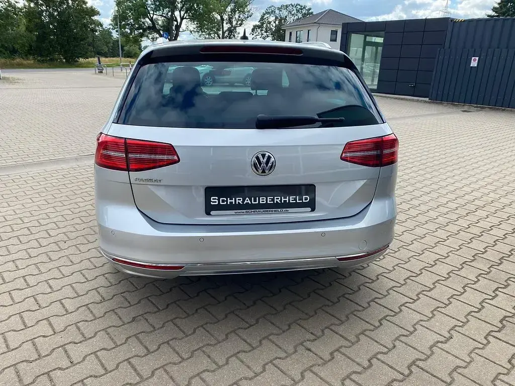 Gebraucht VW Passat Highline 150 PS (110 kW) 2018 Silber Kombi