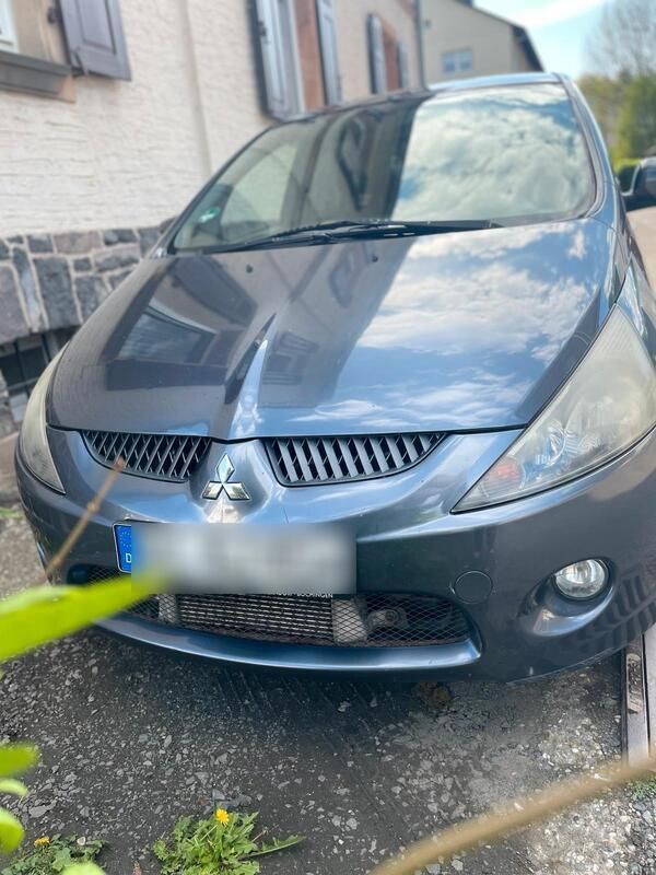 Grau Gebraucht 2006 Mitsubishi Grandis Intense Van / Kleinbus | 3.000 € (Etwas zu teuer) - Bild 1/4