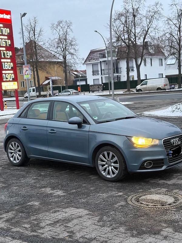Gebraucht Audi A1 86 PS (63 kW) 2012 Blau Kleinwagen