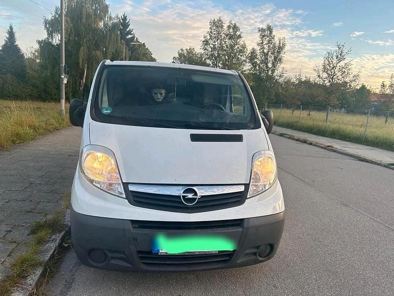 Weiß Gebraucht 2015 Opel Vivaro Van | 7.800 € - Bild 1/4