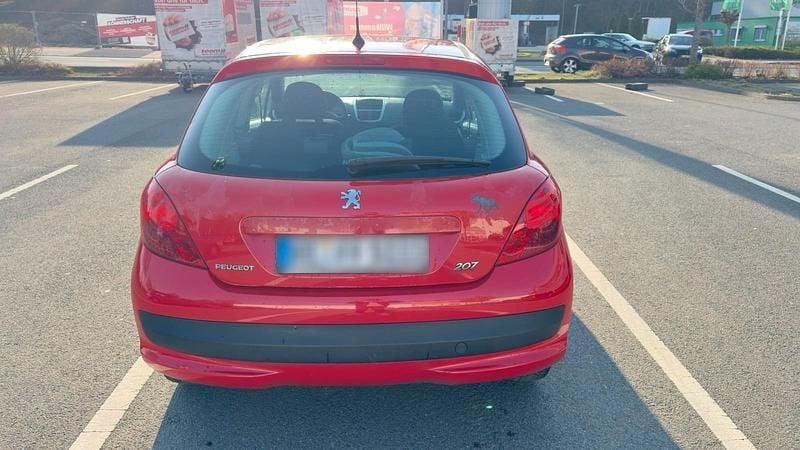 Gebraucht Peugeot 207 74 PS (54 kW) 2009 Rot Kleinwagen