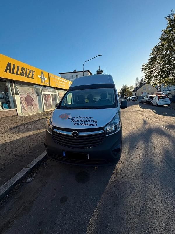 Second-hand Opel Vivaro 2017 Argintiu Monovolum