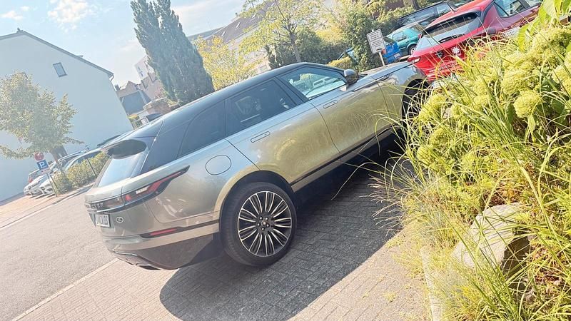 Gold Gebraucht 2018 Land Rover Range Rover Velar First Edition SUV | 44.499 € - Bild 1/4