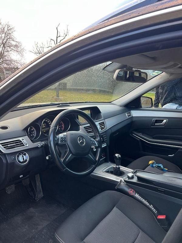 Gebraucht Mercedes E250 204 PS (150 kW) 2014 Schwarz Kombi