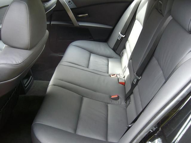 Gebraucht BMW 523 241 PS (177 kW) 2006 Schwarz metallic Kombi