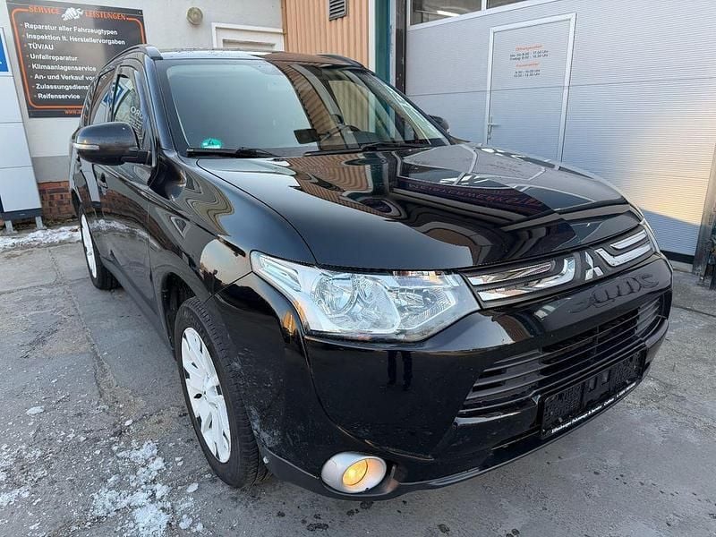 Schwarz Gebraucht 2014 Mitsubishi Outlander SUV | 7.990 € (Fairer Preis) - Bild 1/4