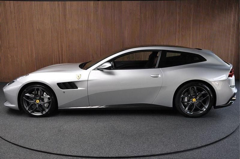 Gebraucht Ferrari GTC4Lusso 610 PS (448 kW) 2018 Silber Kombi