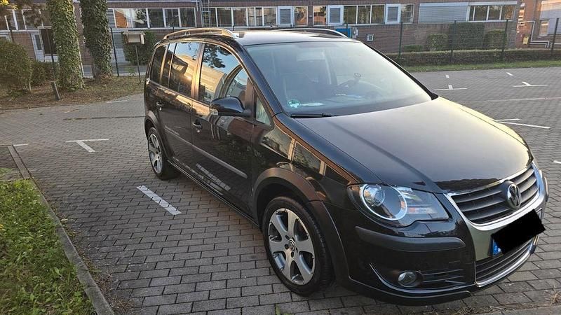 Schwarz Gebraucht 2007 VW Touran Cross Van / Kleinbus | 6.900 € (Etwas zu teuer) - Bild 1/4