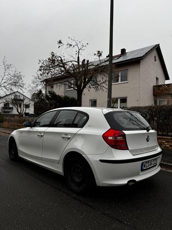 Gebraucht BMW 118 150 PS (110 kW) 2007 Weiß Kleinwagen