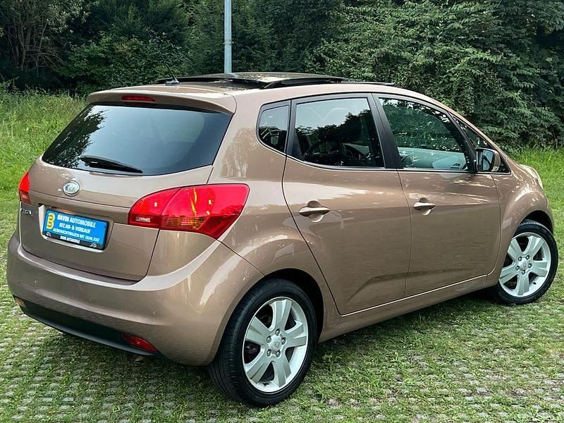 Gebraucht Kia Venga 125 PS (91 kW) 2010 Gold Kleinwagen