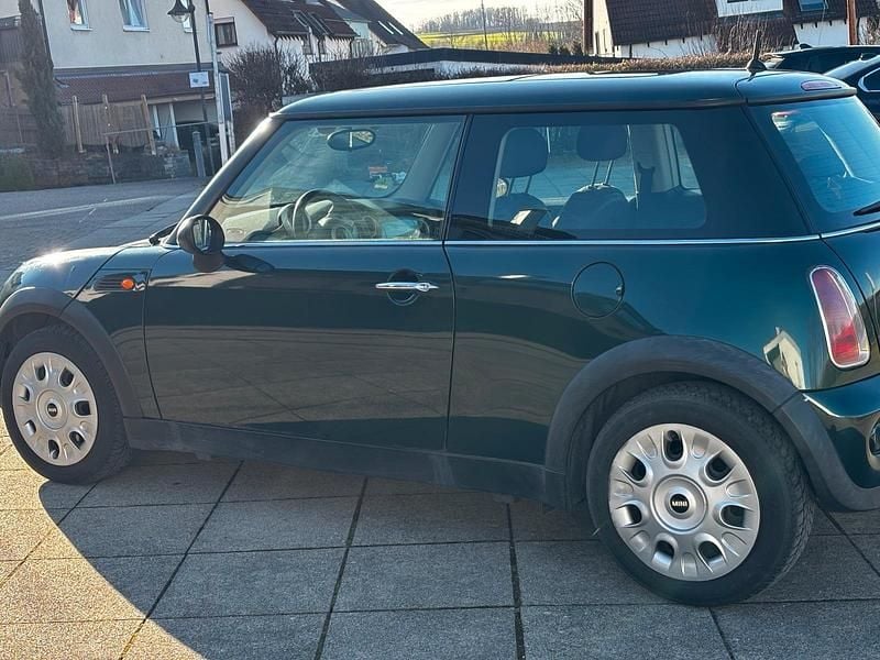 Usado Mini ONE 90 HP (66 kW) 2001 Verde Citadino