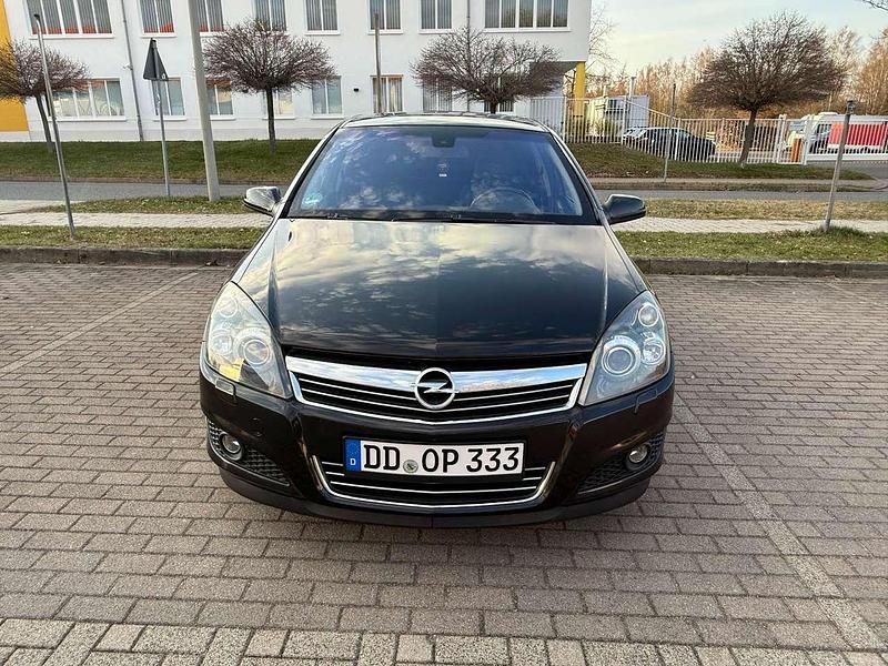 Gebraucht Opel Astra 200 PS (147 kW) 2009 Schwarz Kleinwagen