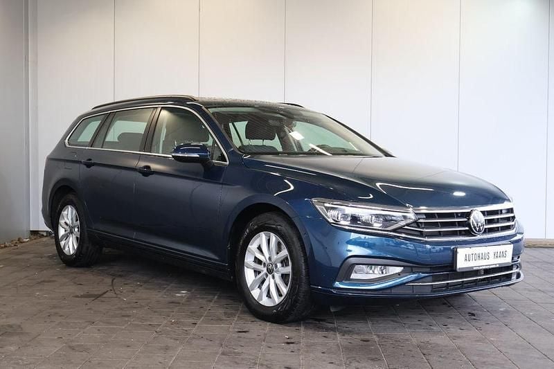 Gebraucht VW Passat Business 150 PS (110 kW) 2022 Blau Kombi