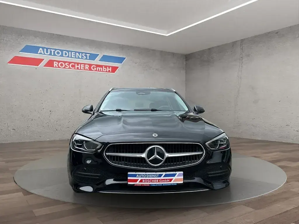Gebraucht Mercedes C200 Avantgarde 163 PS (119 kW) 2024 Schwarz Kombi
