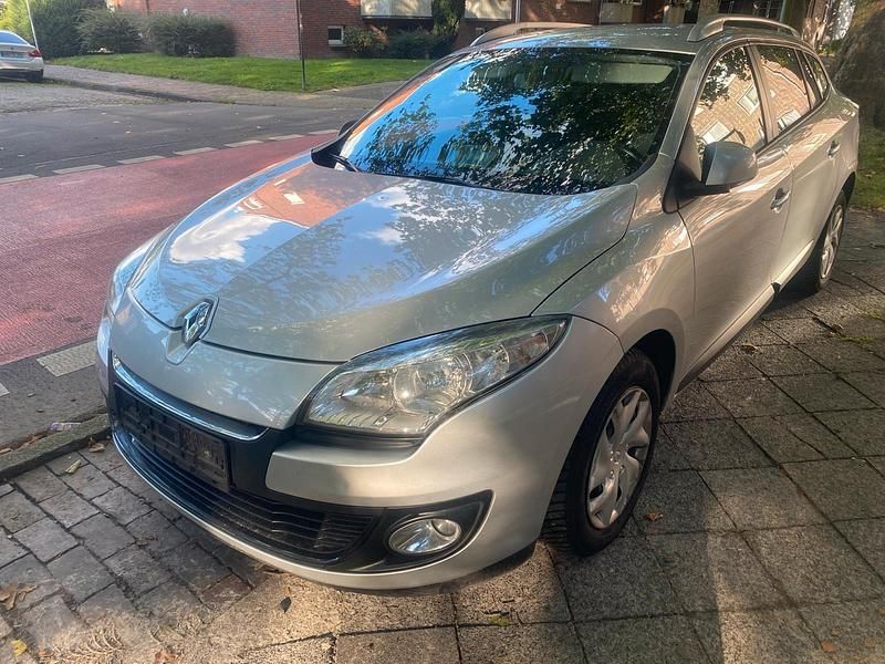 Silber Gebraucht 2012 Renault Mégane GrandTour Kombi | 3.700 € - Bild 1/4
