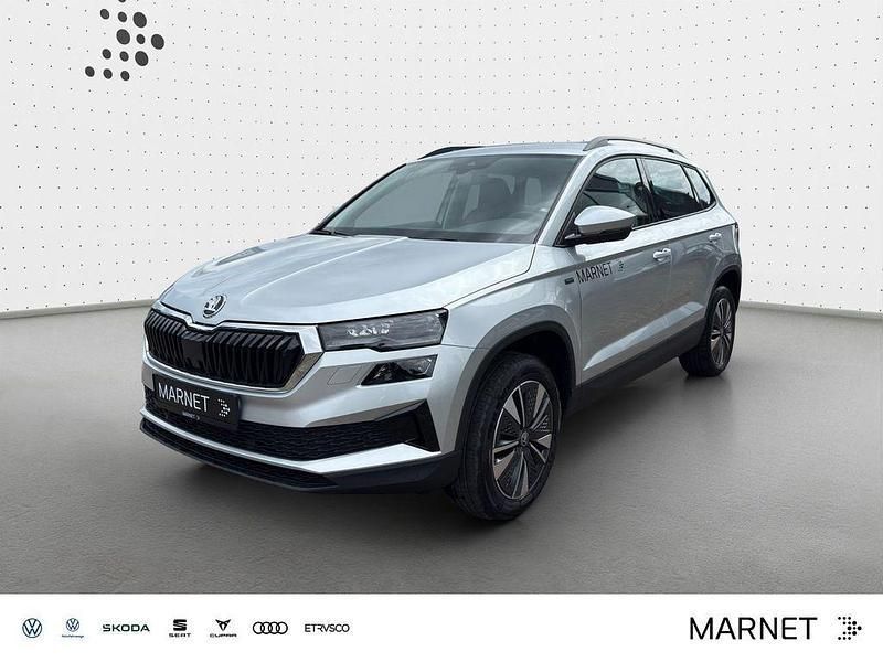 Brillantsilber metallic Neu 2025 Skoda Karoq Tour SUV | 33.480 € (Fairer Preis) - Bild 1/4
