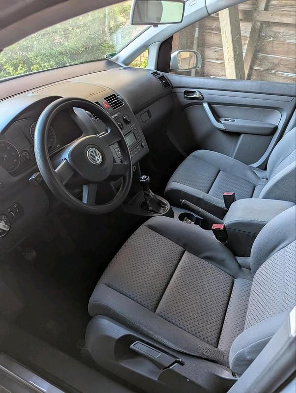 Grau Gebraucht 2003 VW Touran Van / Kleinbus | 850 € (Superpreis) - Bild 1/4