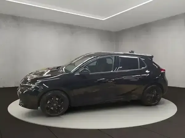 Używany Opel Corsa 101 KM (74 kW) 2025 Czarny Hatchback