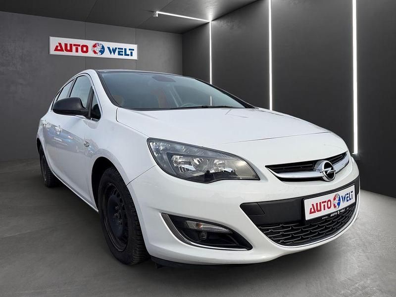 Gebraucht Opel Astra Edition 140 PS (102 kW) 2015 Weiß Limousine