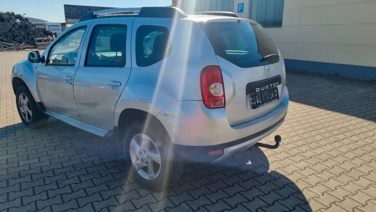 Używany Dacia Duster Lauréate 105 KM (77 kW) 2010 Szary SUV