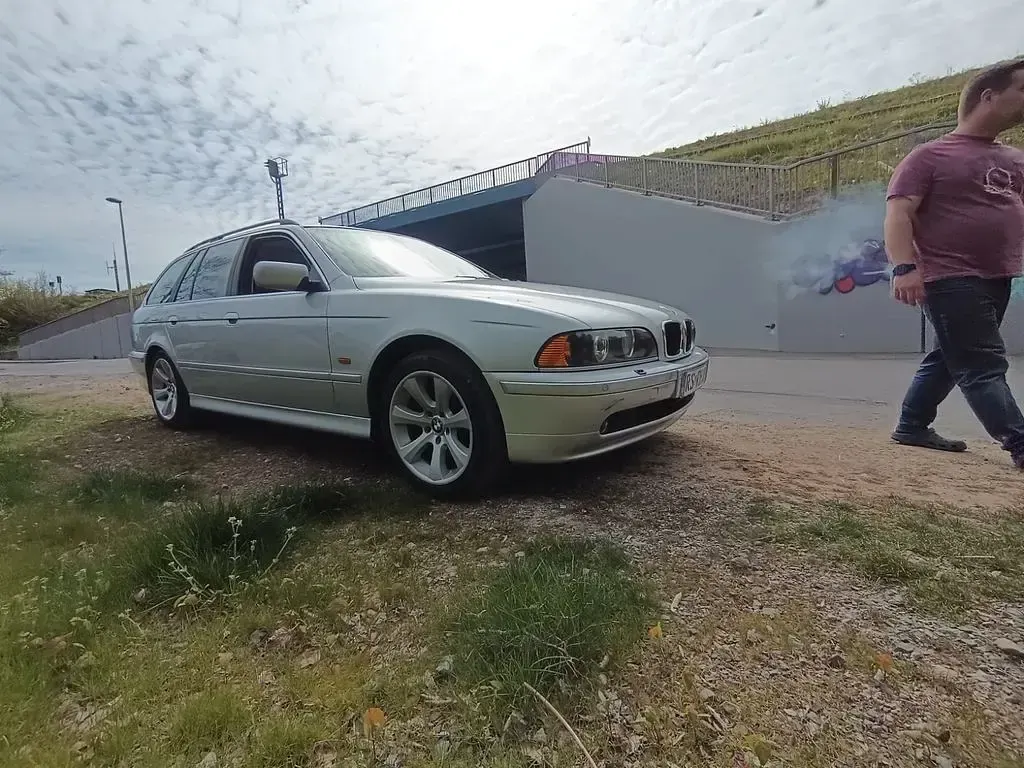 Gebraucht BMW 530 193 PS (141 kW) 2002 Silber Kombi