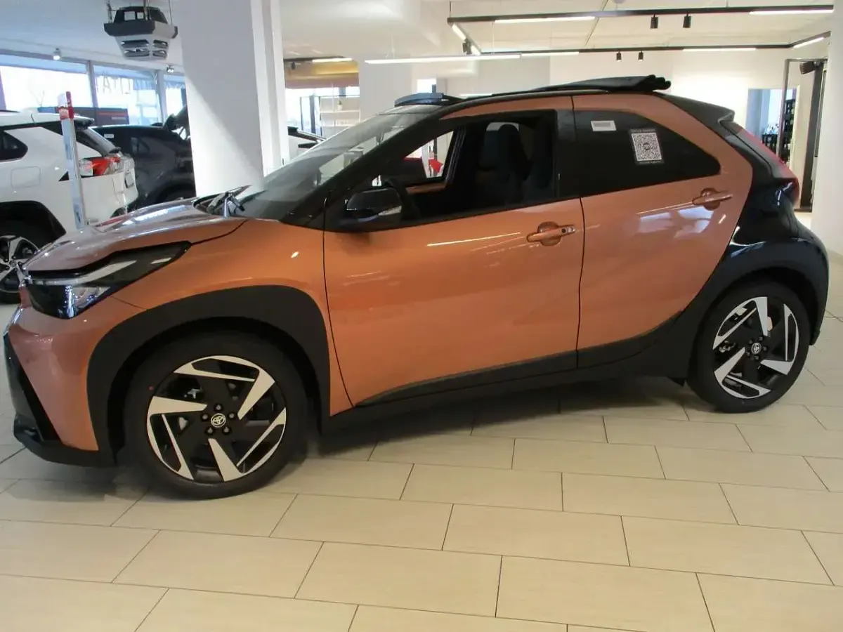 Gebraucht Toyota Aygo X Lounge 116 PS (85 kW) 2025 Cinnamonbronze SUV