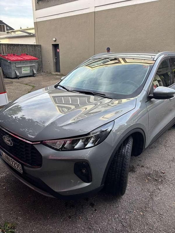 Grau Gebraucht 2024 Ford Kuga Titanium SUV | 26.000 € (Superpreis) - Bild 1/4
