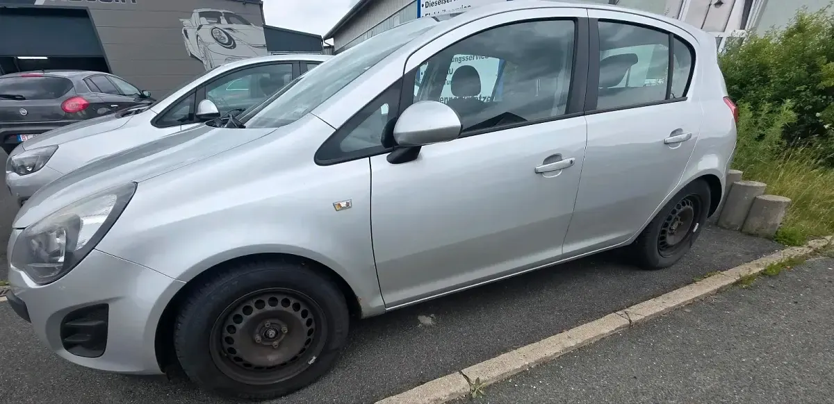 Gebraucht Opel Corsa 75 PS (55 kW) 2014 Silber Kleinwagen
