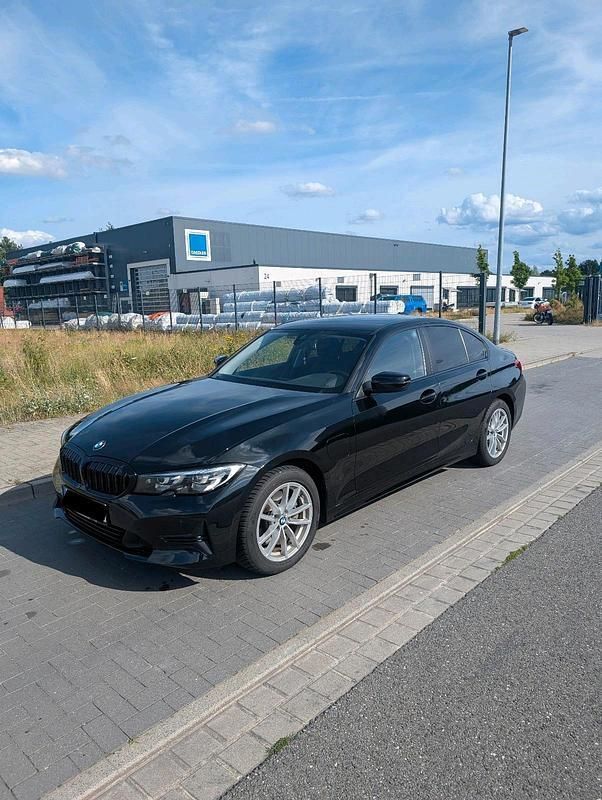 Schwarz Gebraucht 2021 BMW 320e Advantage Limousine | 23.000 € (Fairer Preis) - Bild 1/4