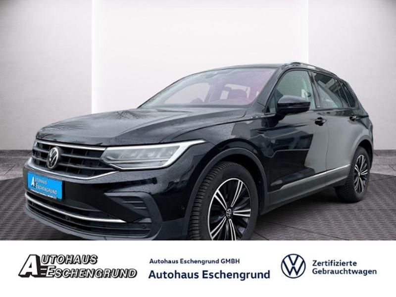Gebraucht VW Tiguan Active 150 PS (110 kW) 2021 Deep black perleffekt (metallic) SUV