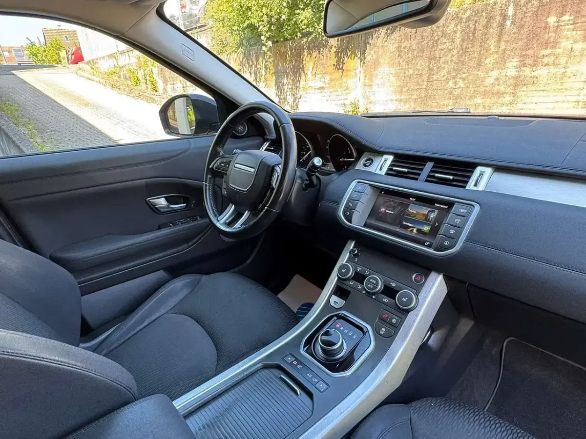 Gebraucht Land Rover Range Rover evoque Pure 150 PS (110 kW) 2017 Santorini black SUV