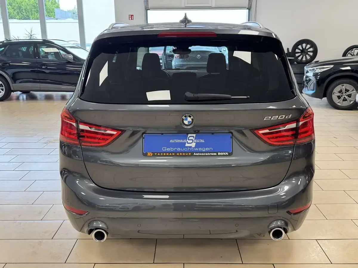 Gebraucht BMW 220 Advantage 190 PS (139 kW) 2022 Mineralgrau metallic Van / Kleinbus