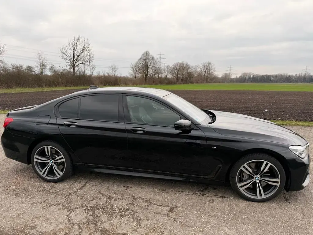 Gebraucht BMW 750 Performance 449 PS (330 kW) 2019 Schwarz Limousine
