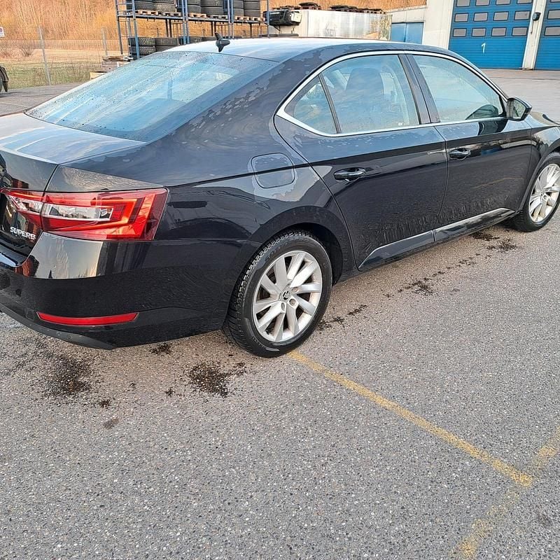 Gebraucht Skoda Superb 120 PS (88 kW) 2018 Schwarz Limousine