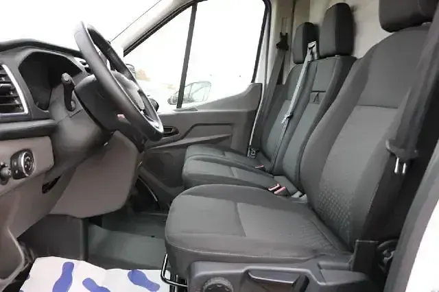 Używany Ford Transit Trend 131 KM (96 kW) 2024 Biały Minivan