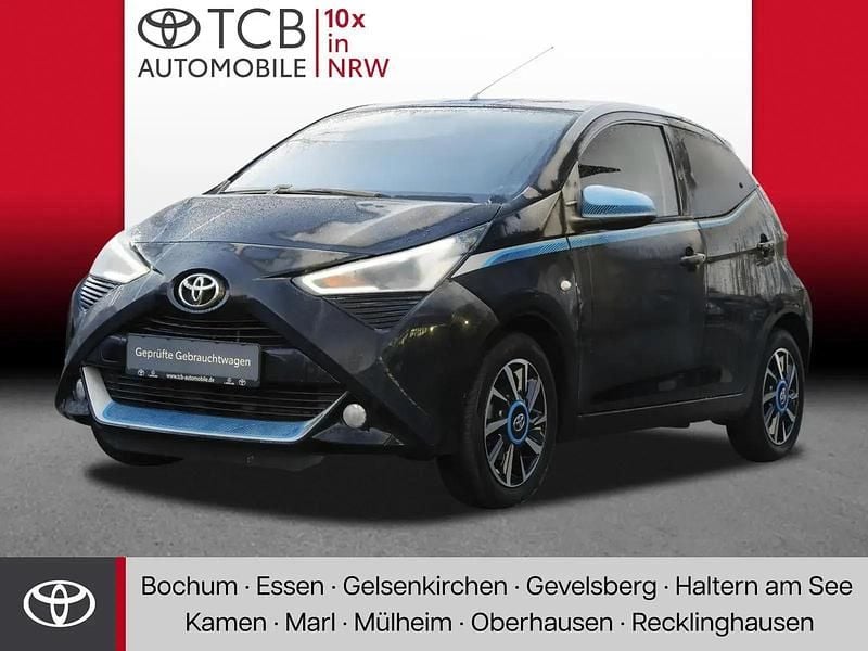 Gebraucht Toyota Aygo Trend 72 PS (52 kW) 2018 Midnightschwarz mica Kleinwagen