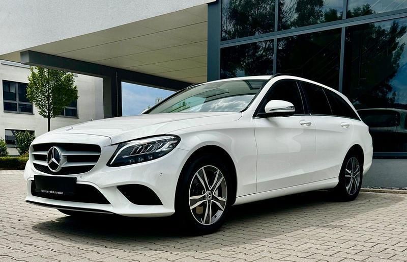 Weiß Gebraucht 2018 Mercedes C200 Kombi | 19.500 € (Teuer) - Bild 1/4
