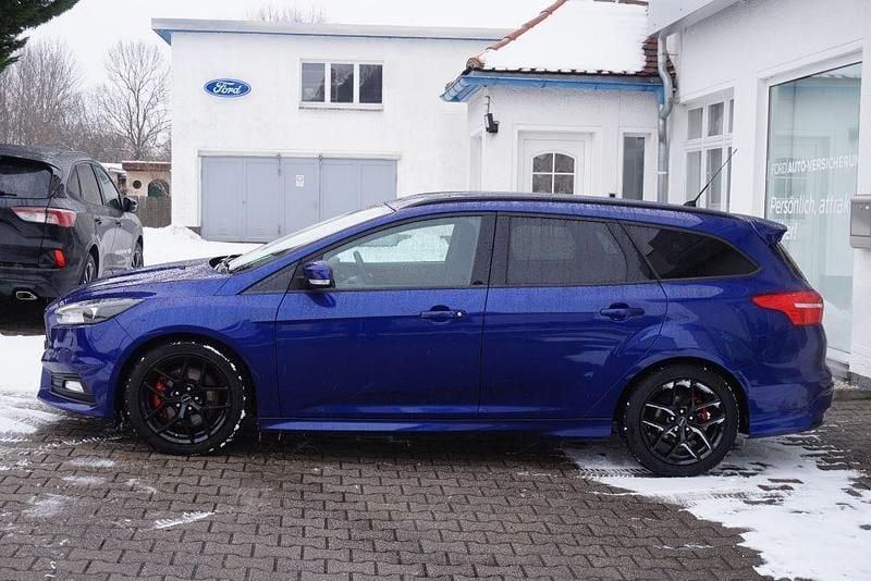 Gebraucht Ford Focus Sport 250 PS (183 kW) 2016 Blau Limousine